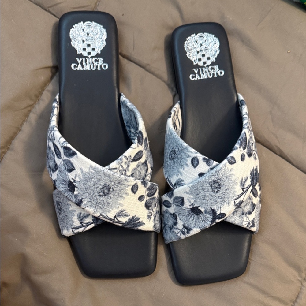 Vince Camuto Black and White Floral Sandals